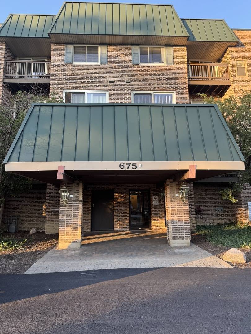 675 GROVE DR #113, Elk Grove Village, IL 60007