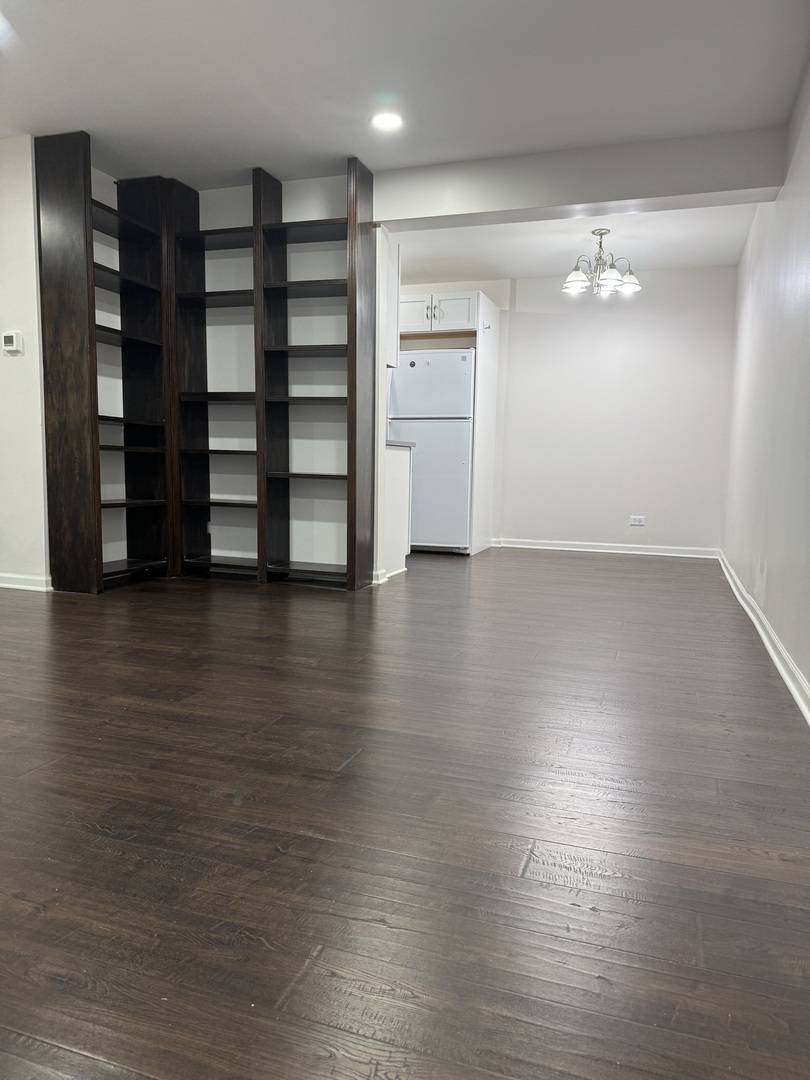 675 GROVE DR #113, Elk Grove Village, IL 60007