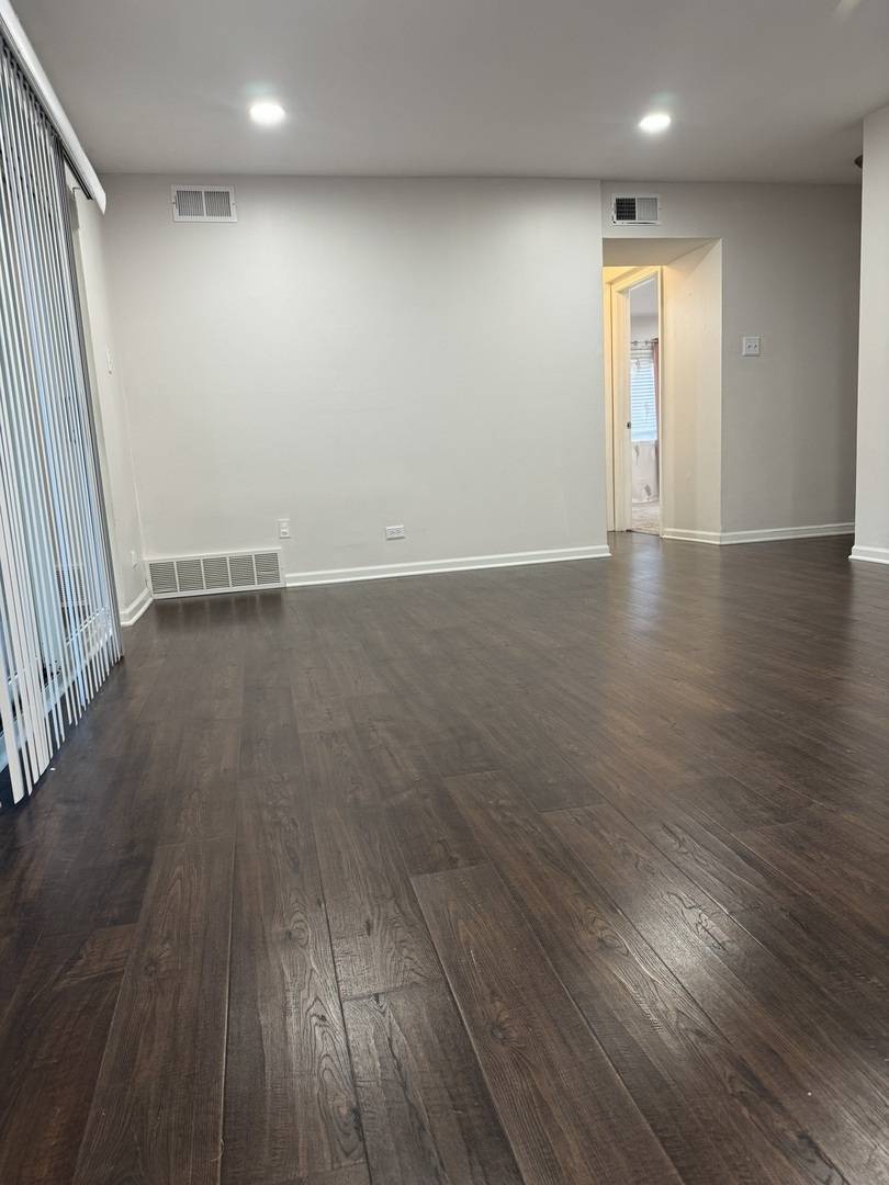 675 GROVE DR #113, Elk Grove Village, IL 60007