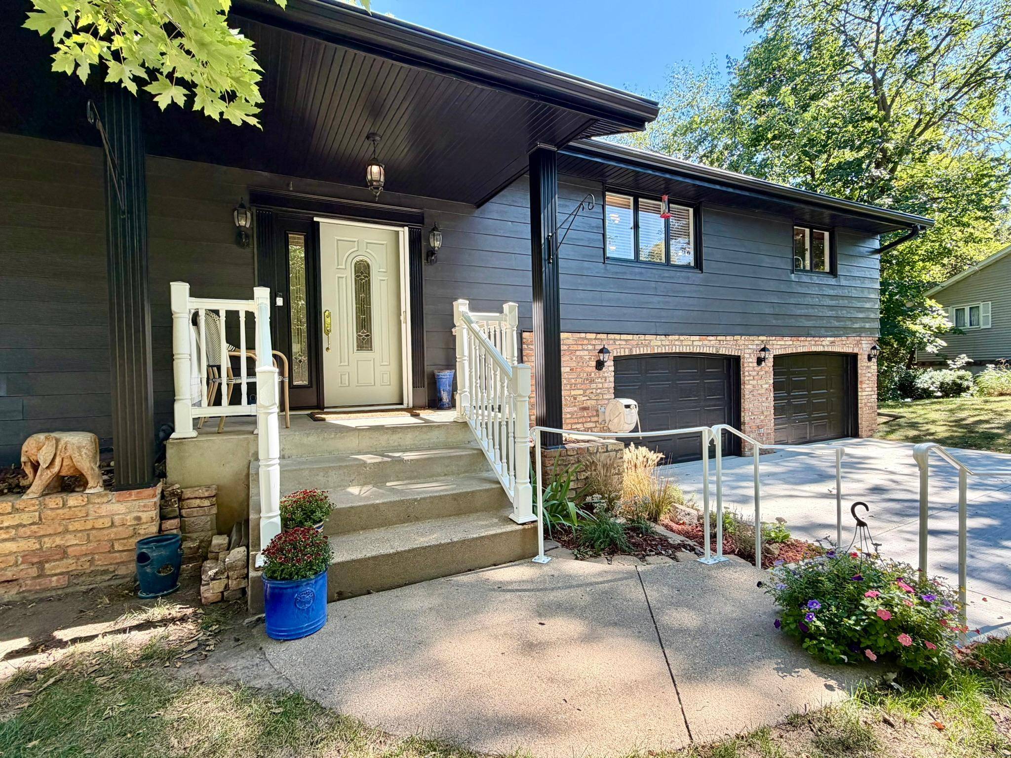 1609 Ridgewood LN, Red Wing, MN 55066