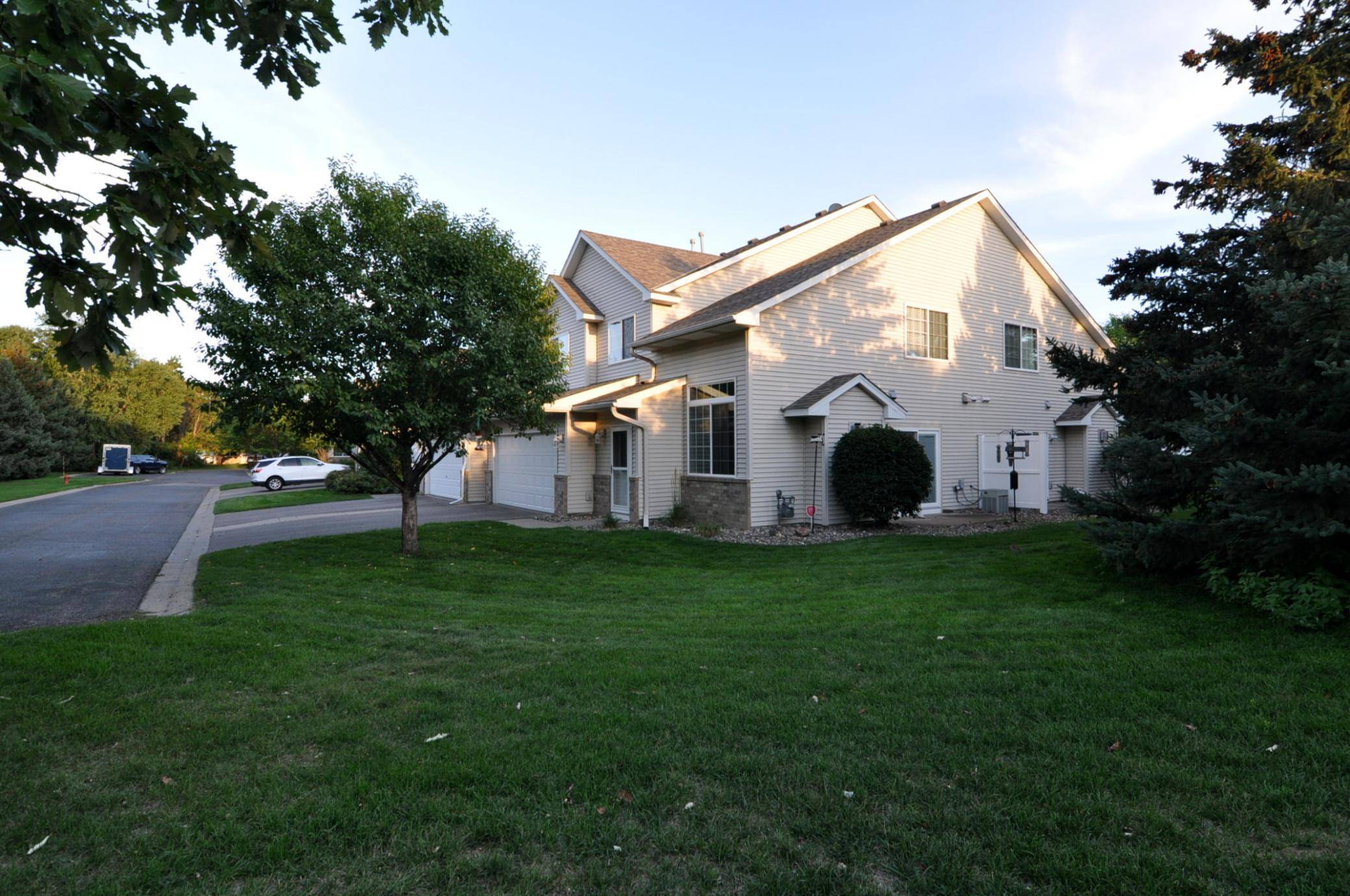8846 92nd ST S, Cottage Grove, MN 55016
