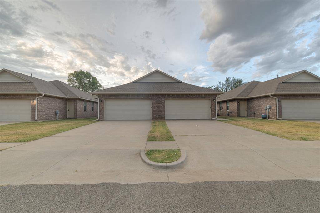 212 Ashley DR #212 & #214, Edmond, OK 73003