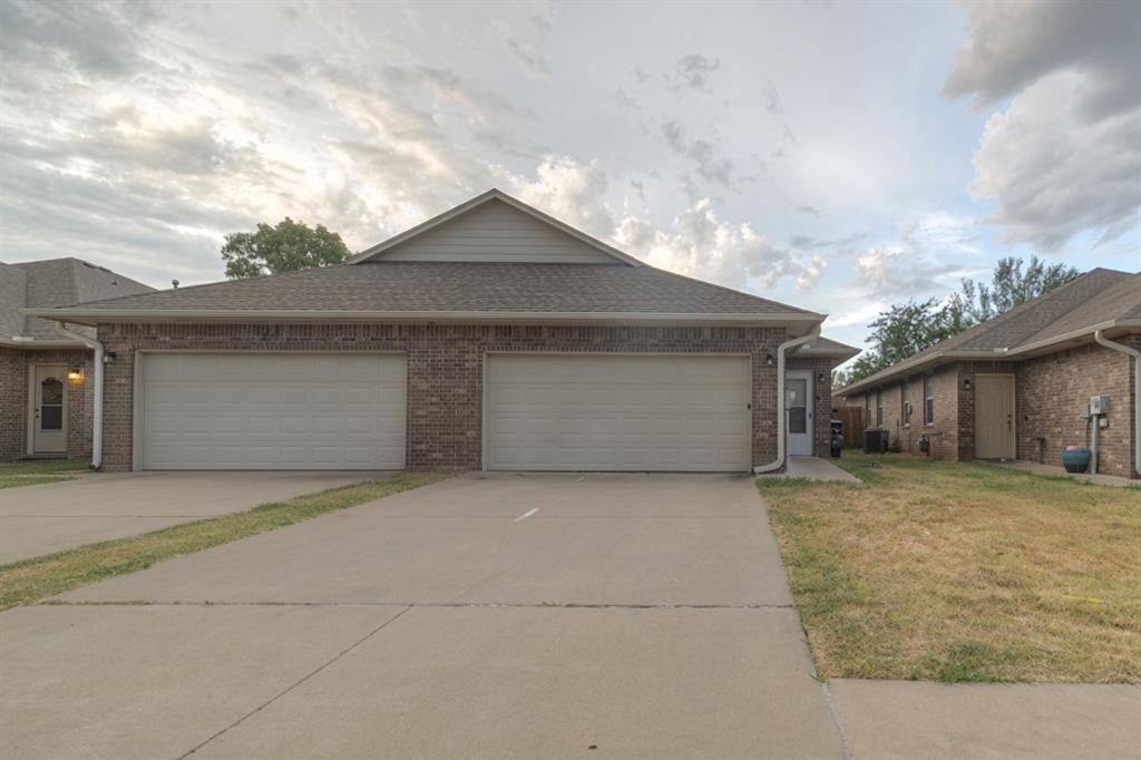 212 Ashley DR #212 & #214, Edmond, OK 73003