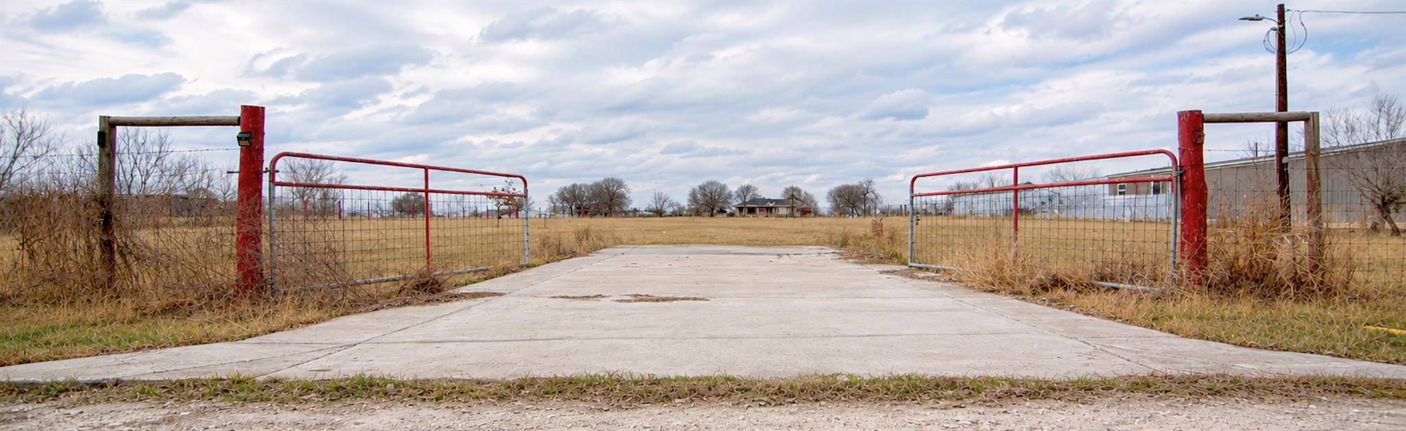 150 W Callaway CT, Lockhart, TX 78644