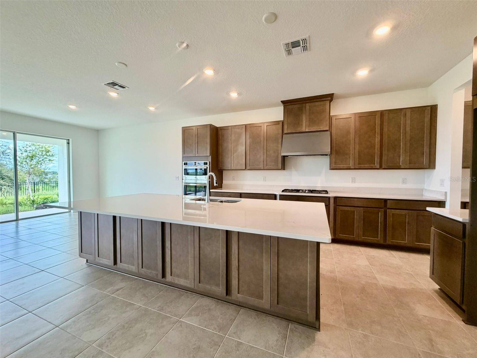 19350 LOCHSIDE LN, Mount Dora, FL 32757
