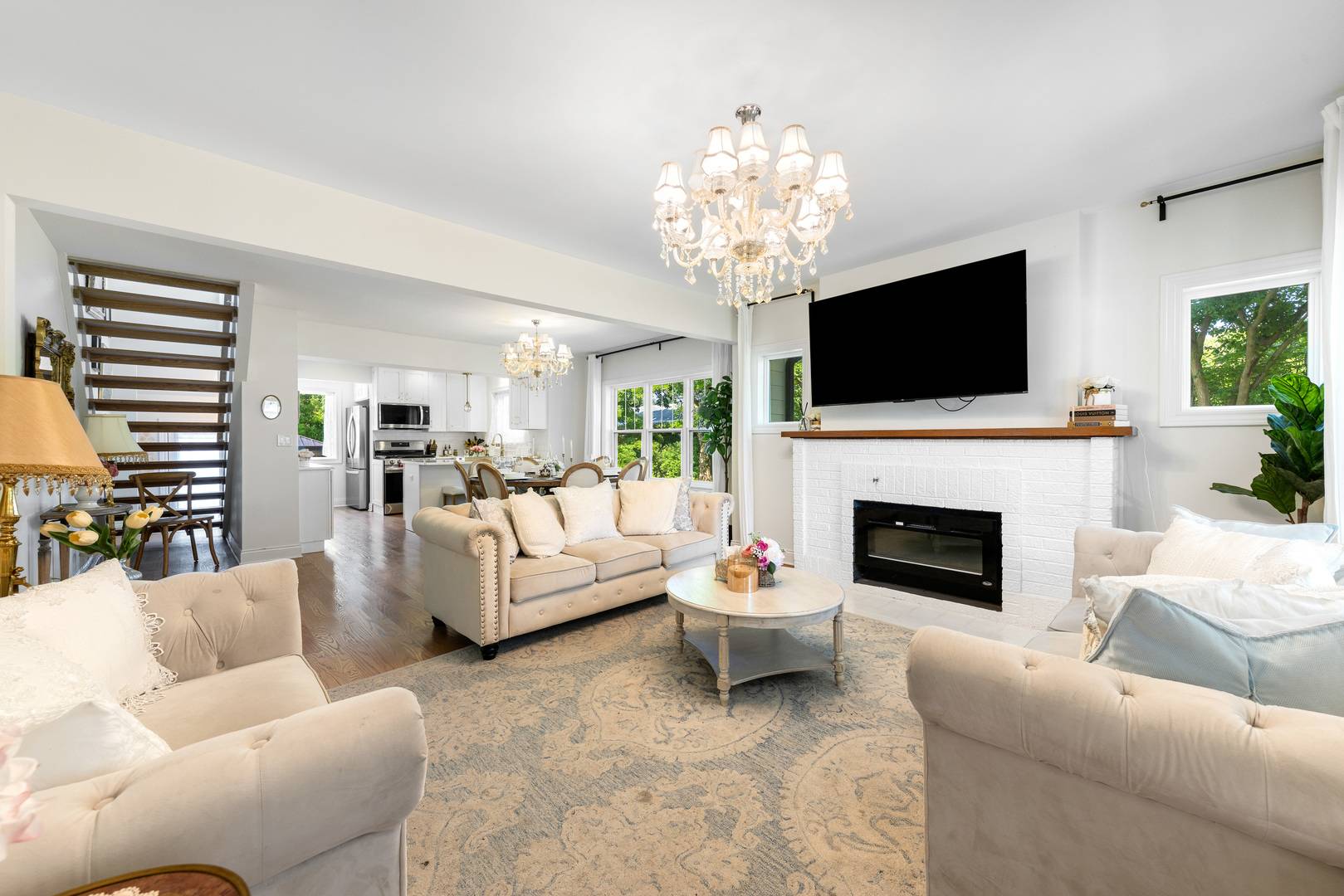300 Geneva RD, Glen Ellyn, IL 60137