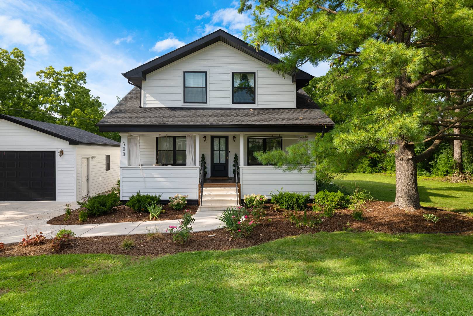 300 Geneva RD, Glen Ellyn, IL 60137