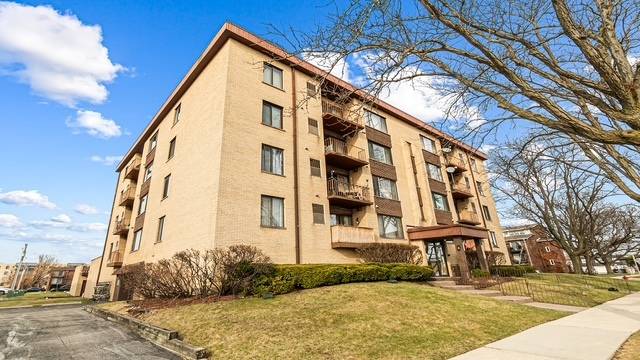 5800 W 105th ST #4C, Oak Lawn, IL 60453