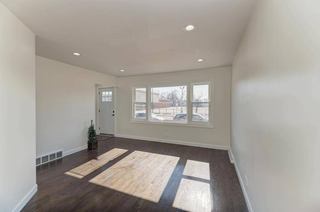 6218 W Foster AVE, Chicago, IL 60630