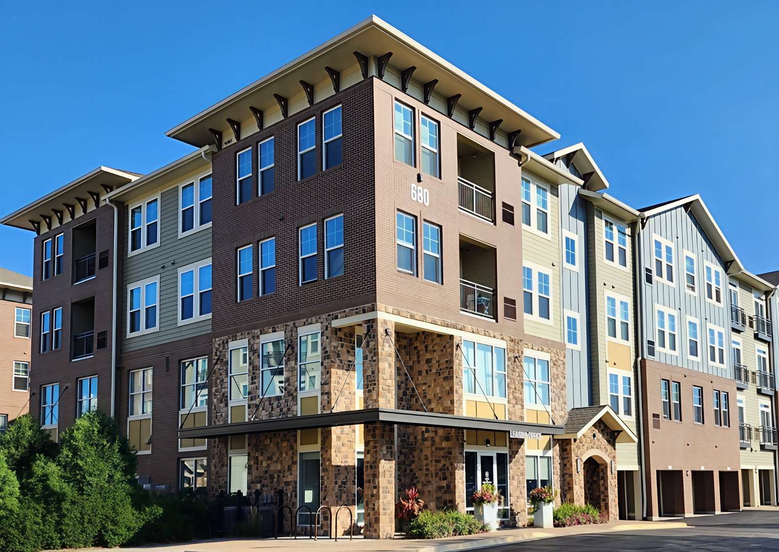 680 E Algonquin RD #1210, Schaumburg, IL 60173