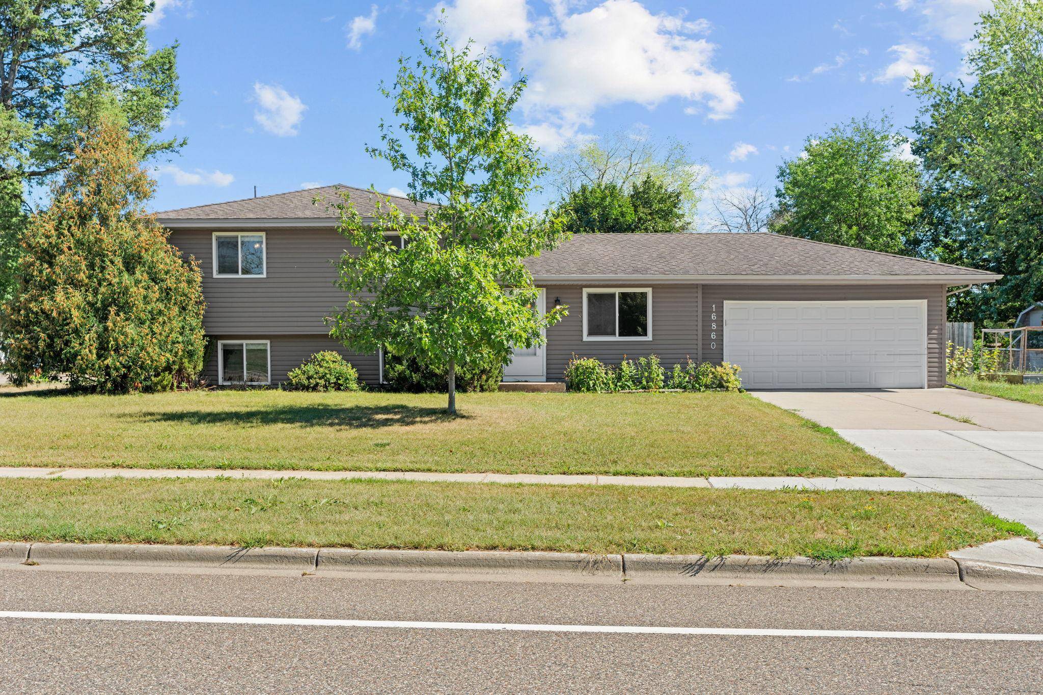 16860 Foliage AVE W, Rosemount, MN 55068