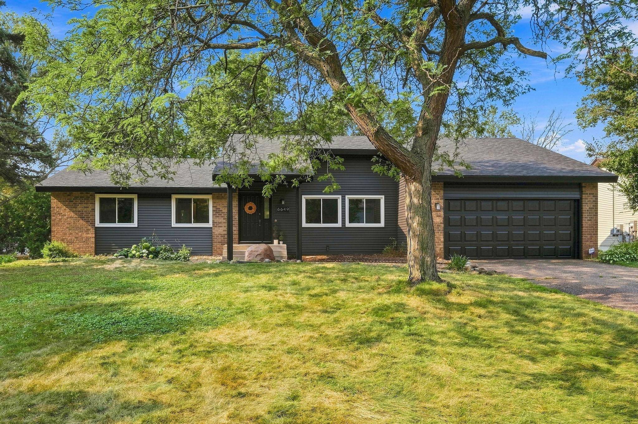 6649 Buckingham RD, Woodbury, MN 55125