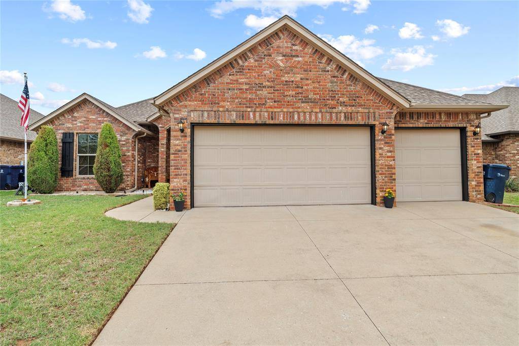 3416 Canton TRL, Yukon, OK 73099