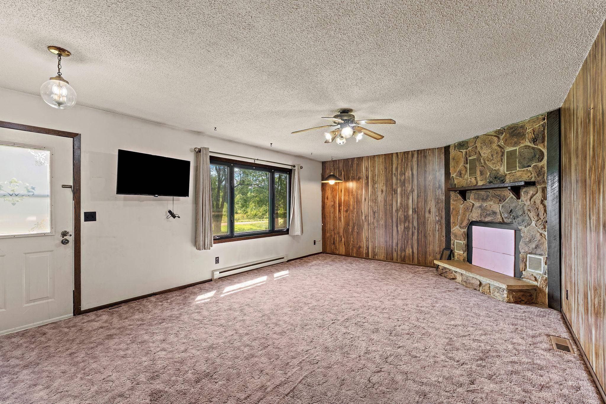 28564 Zurich ST NE, North Branch, MN 55056