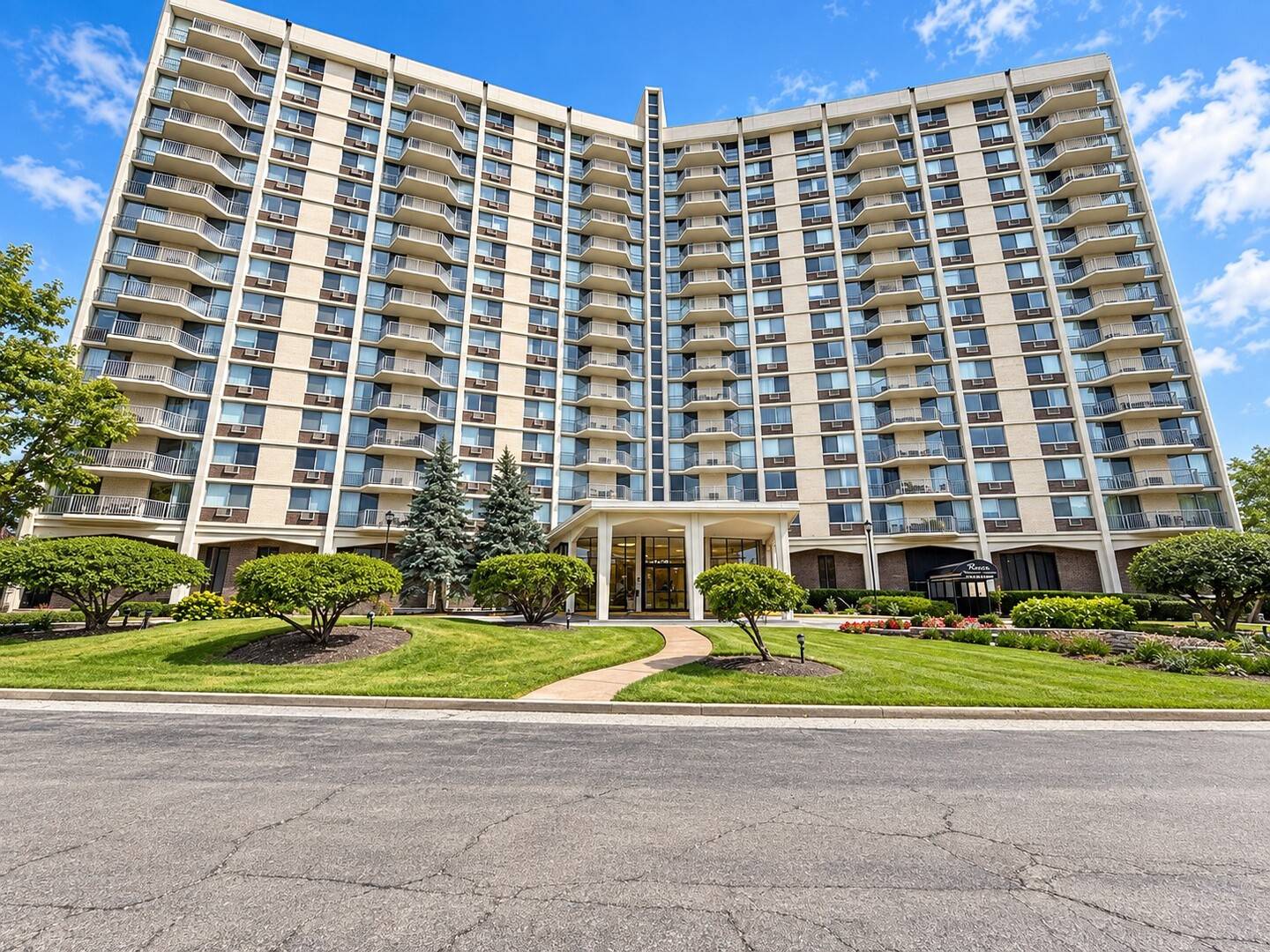 40 N Tower RD #12E, Oak Brook, IL 60523