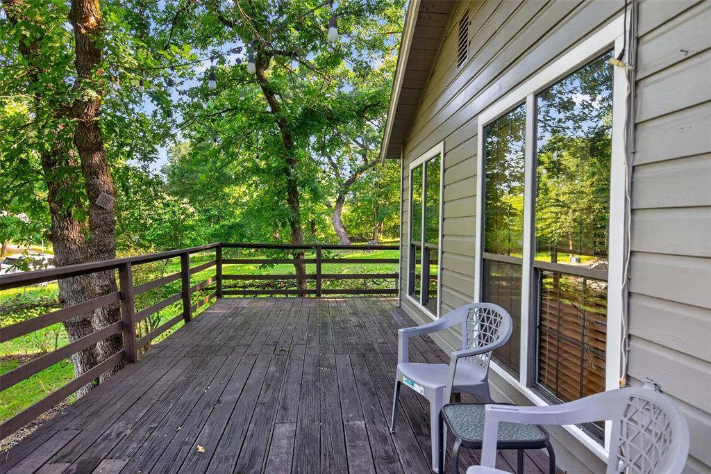 1001 Leaning Oak Drive, Tool, TX 75143