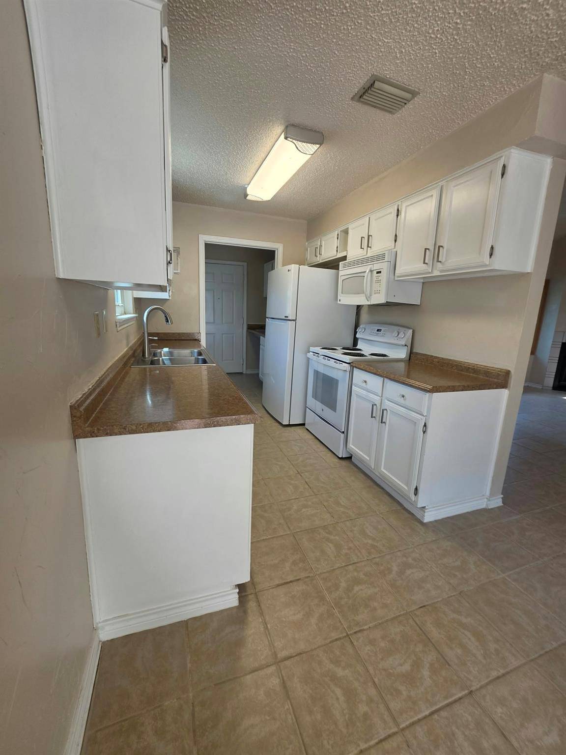 5503 Thunderbird ST #B, Lago Vista, TX 78645