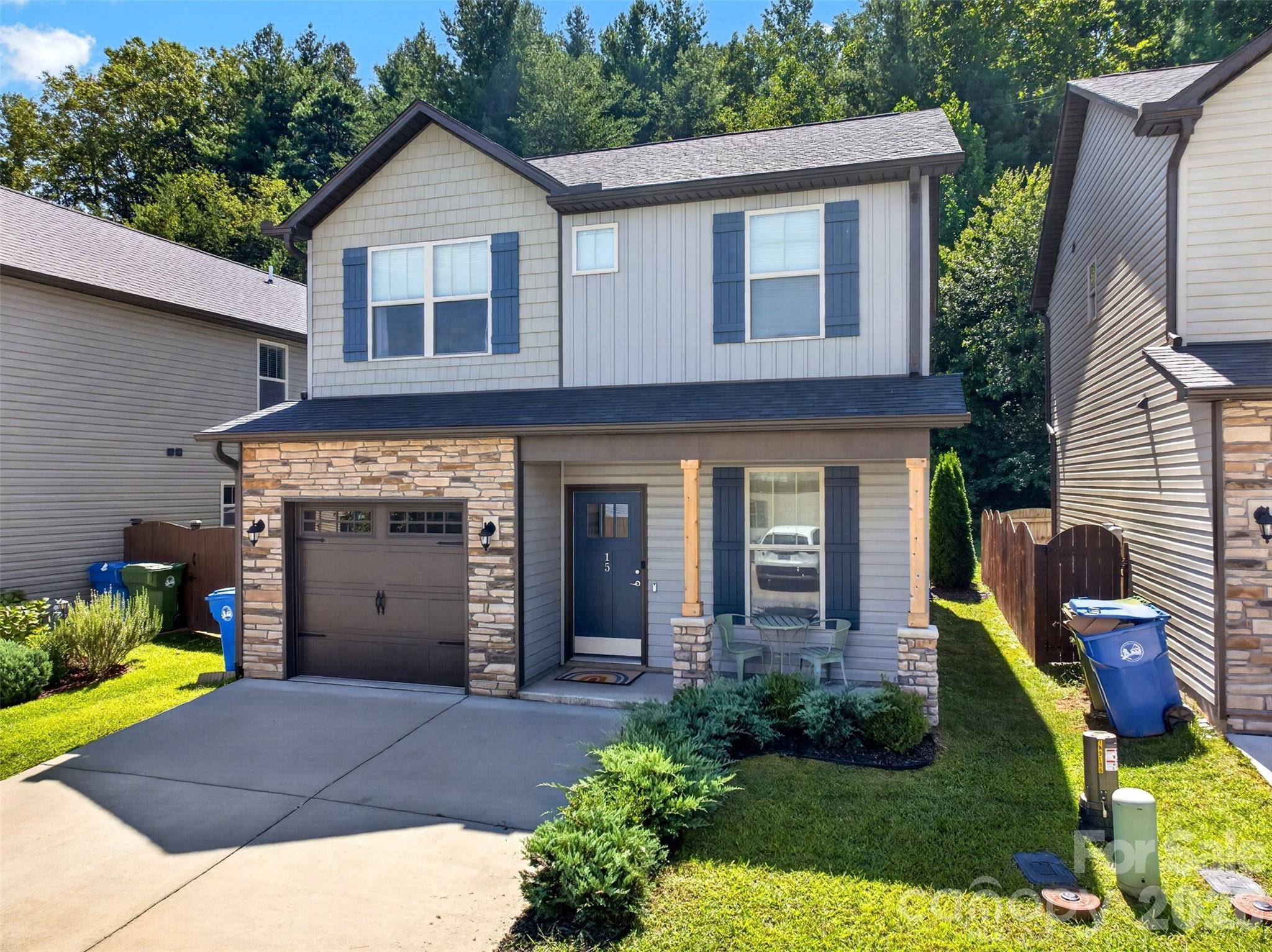 15 Greenly LN, Fletcher, NC 28732