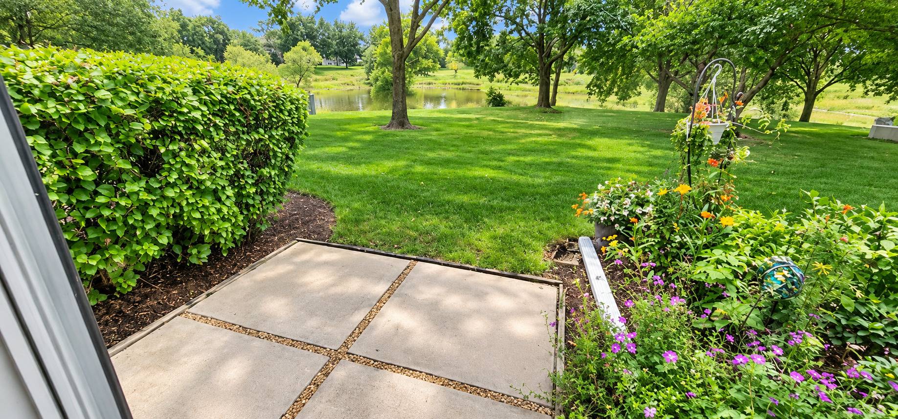 621 Woodhaven DR, Mundelein, IL 60060