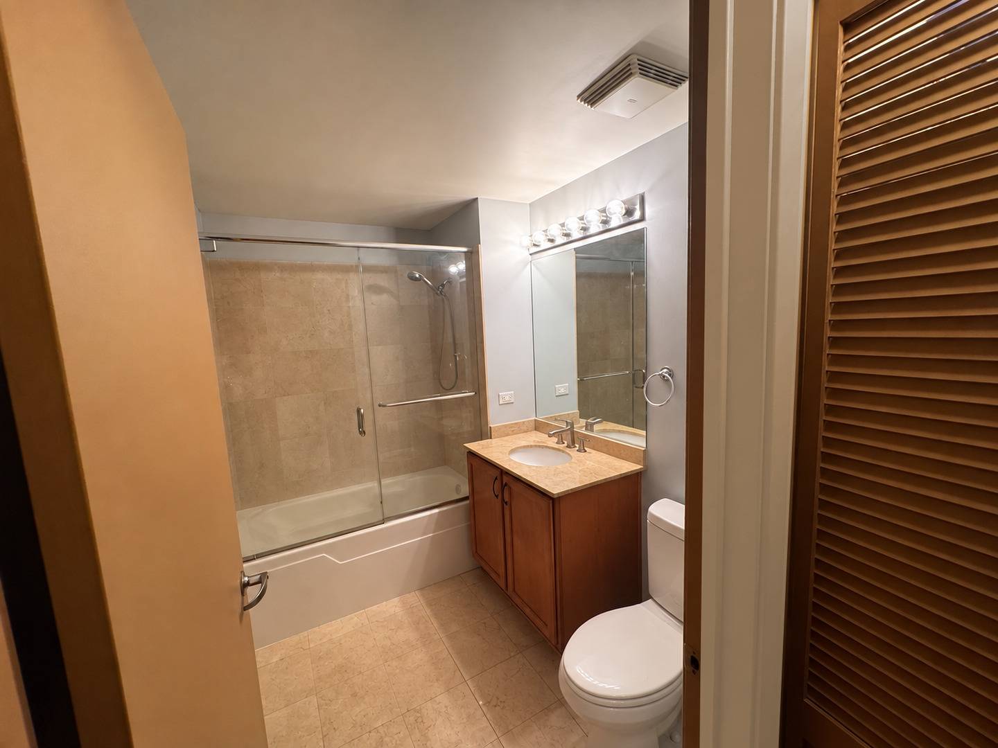 210 S Desplaines ST #2203, Chicago, IL 60661