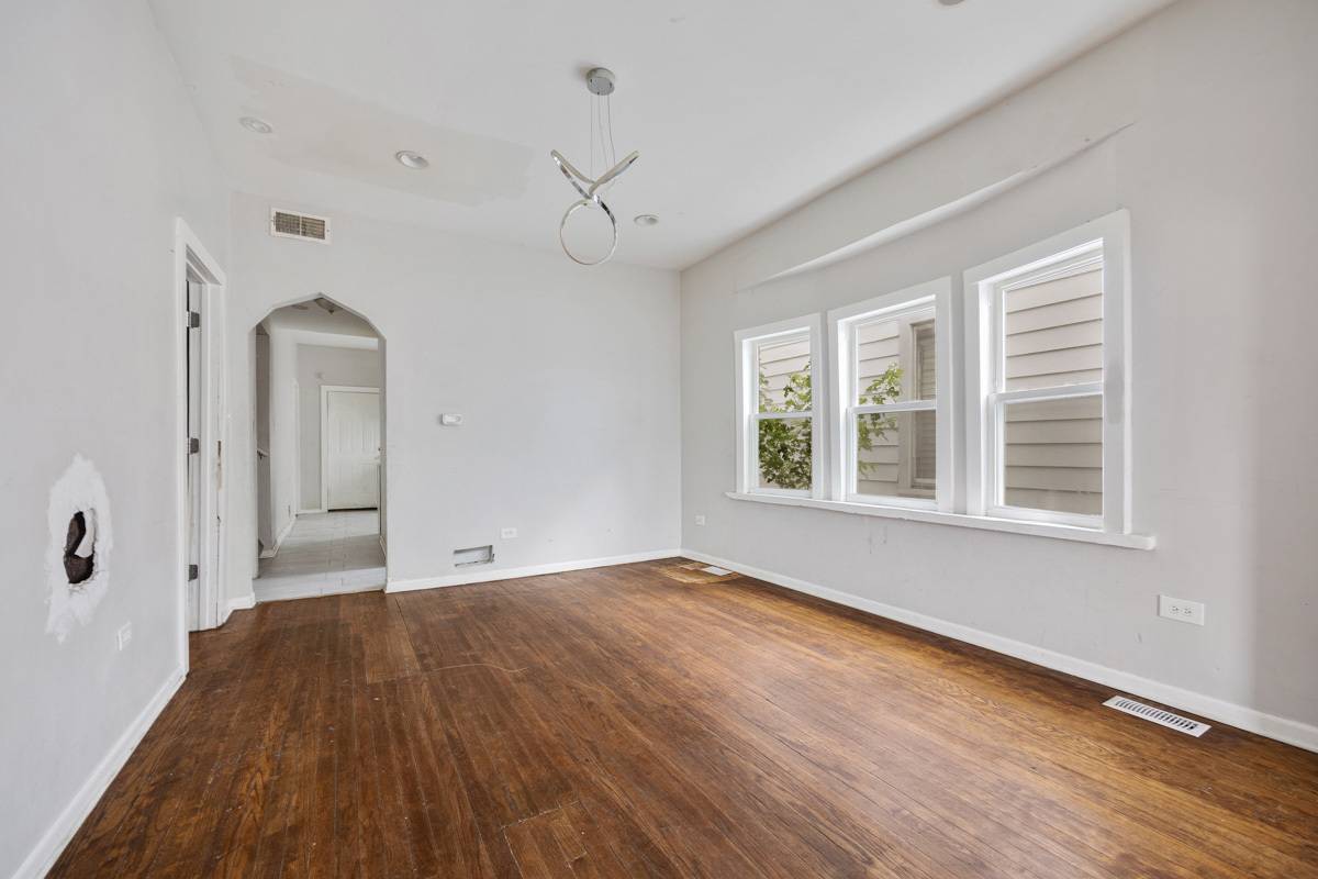 1508 W 72nd ST, Chicago, IL 60636