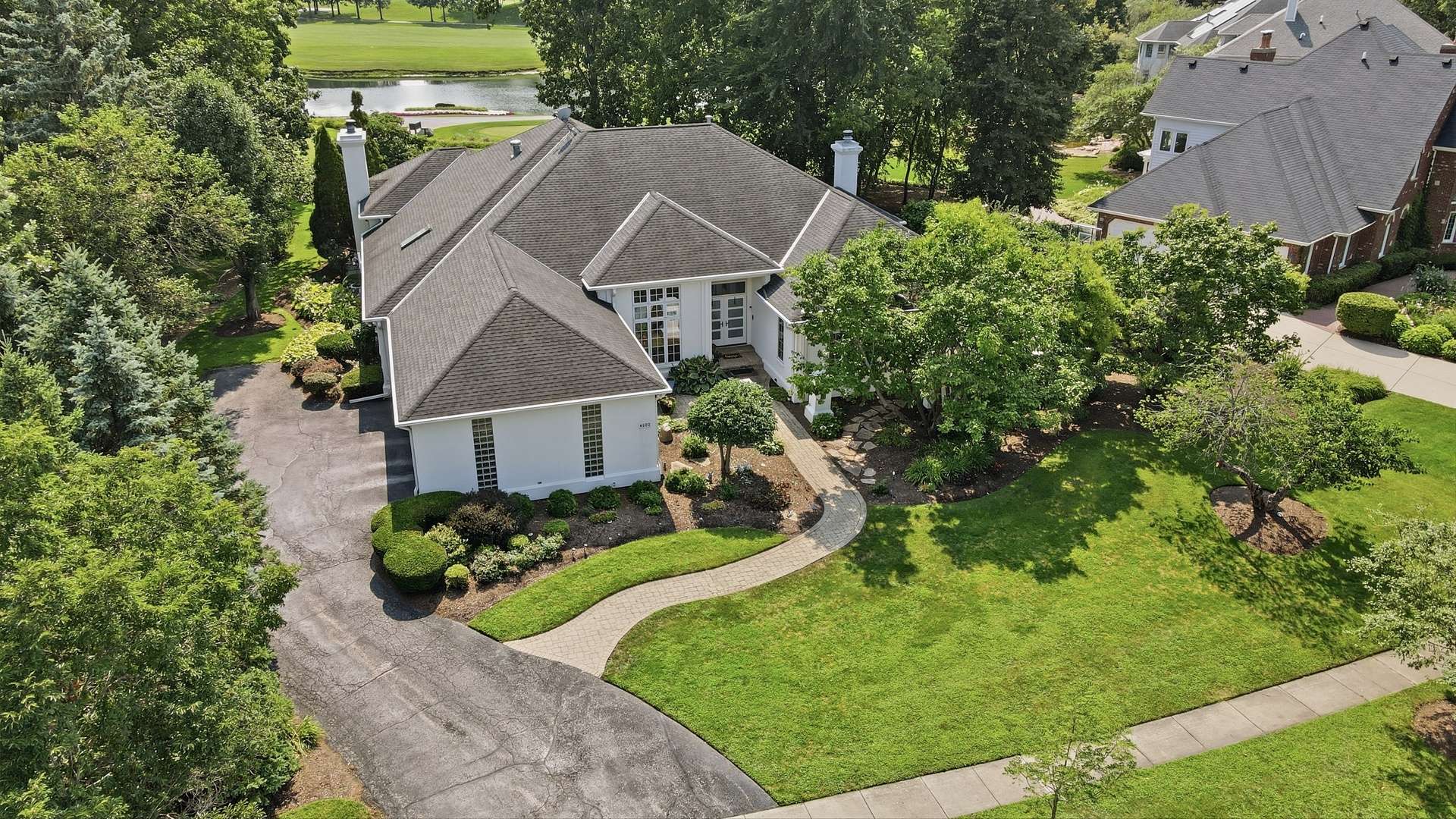 4202 Royal Fox DR, St. Charles, IL 60174