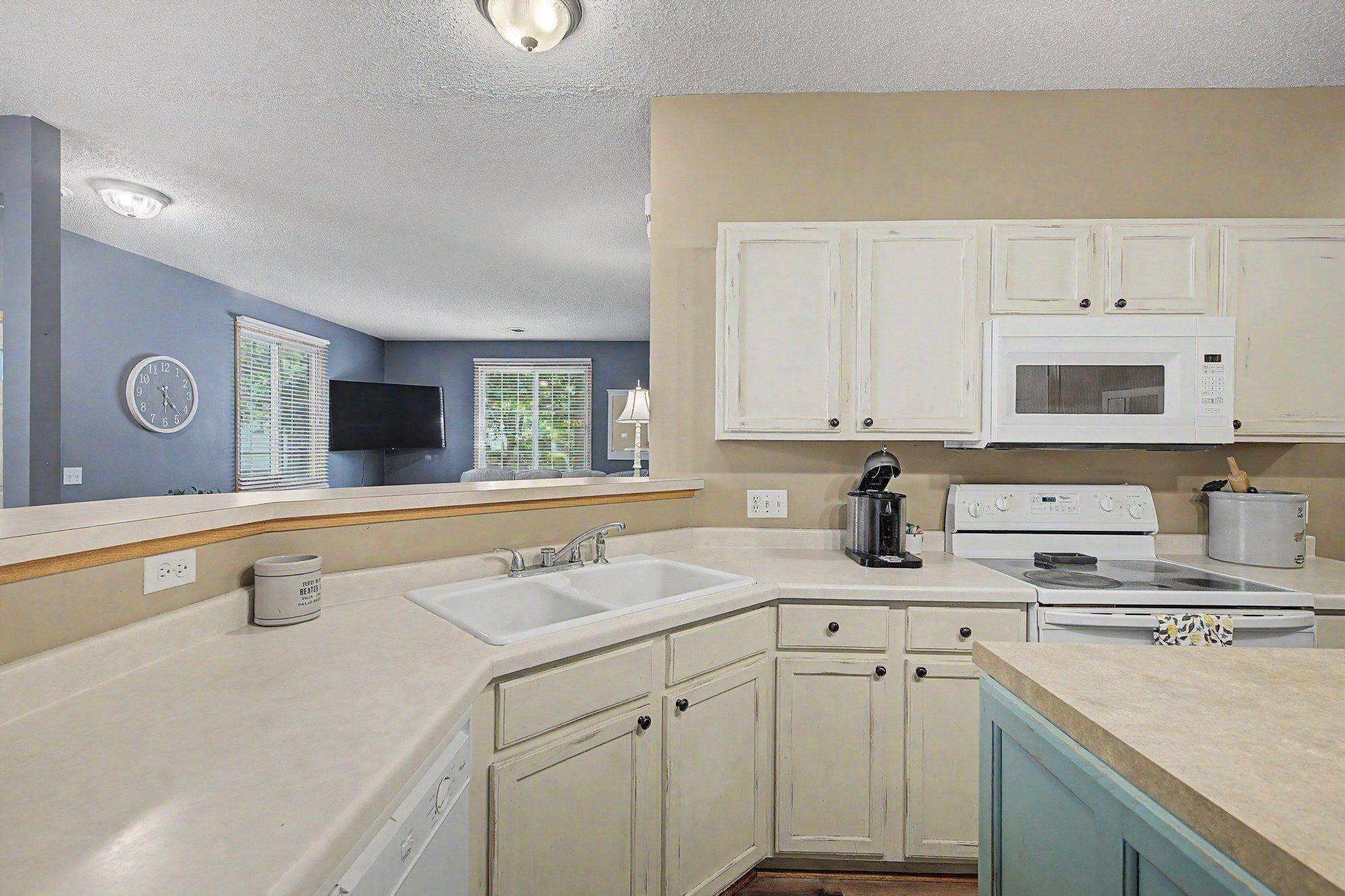 9648 Peony LN N, Maple Grove, MN 55311