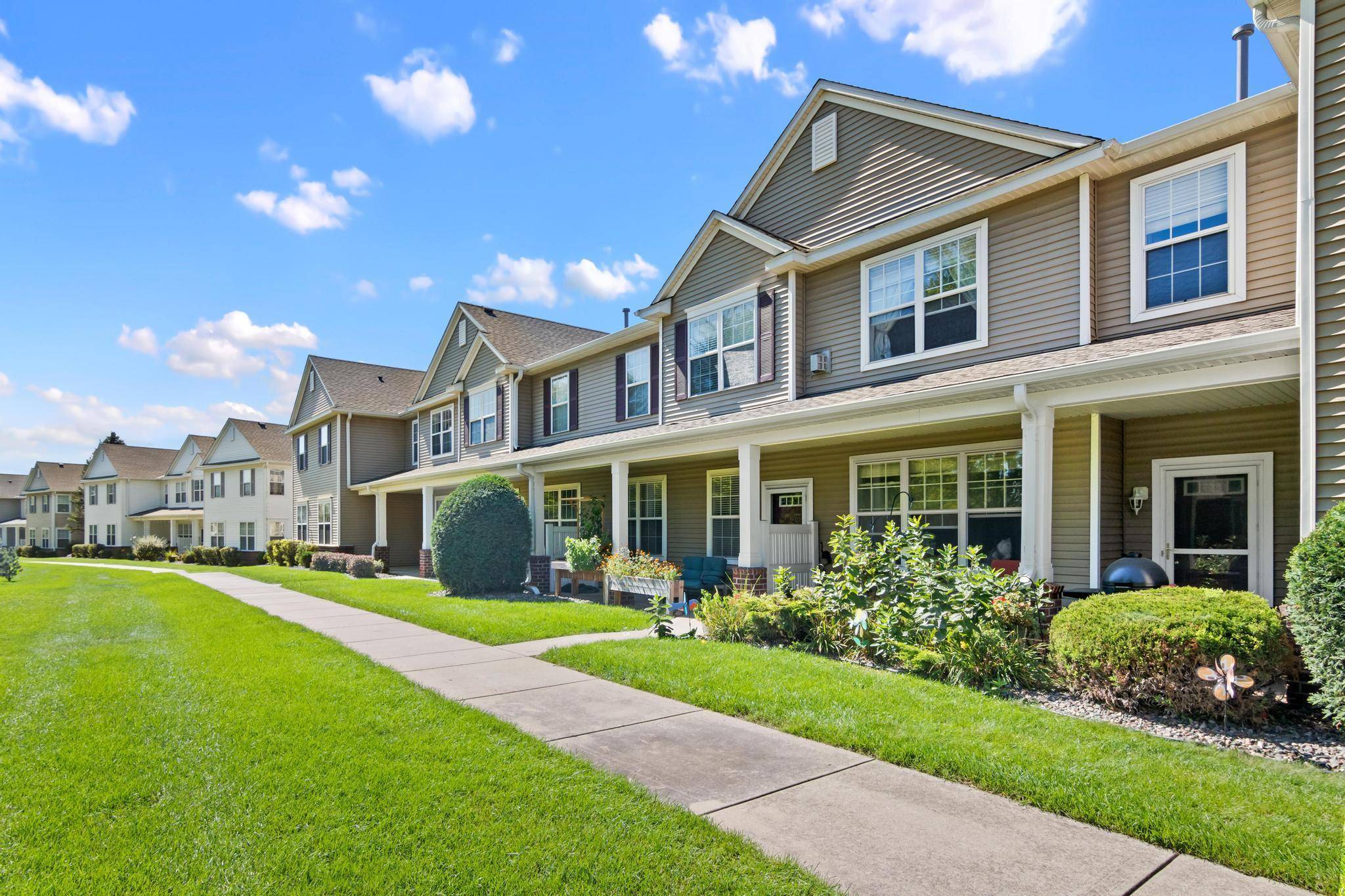 4828 Bisset LN #8505, Inver Grove Heights, MN 55076