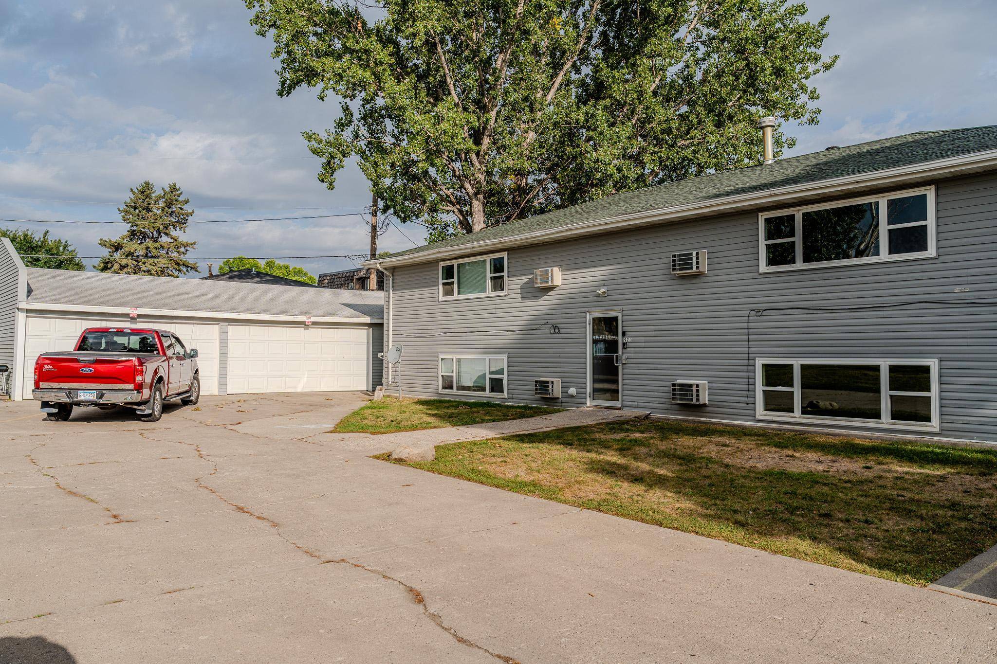 921 19th ST S, Moorhead, MN 56560