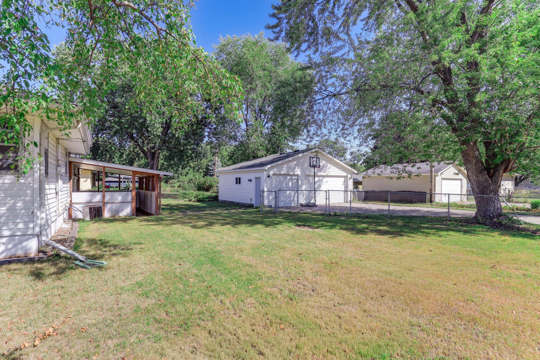 6900 Toledo AVE N, Brooklyn Center, MN 55429