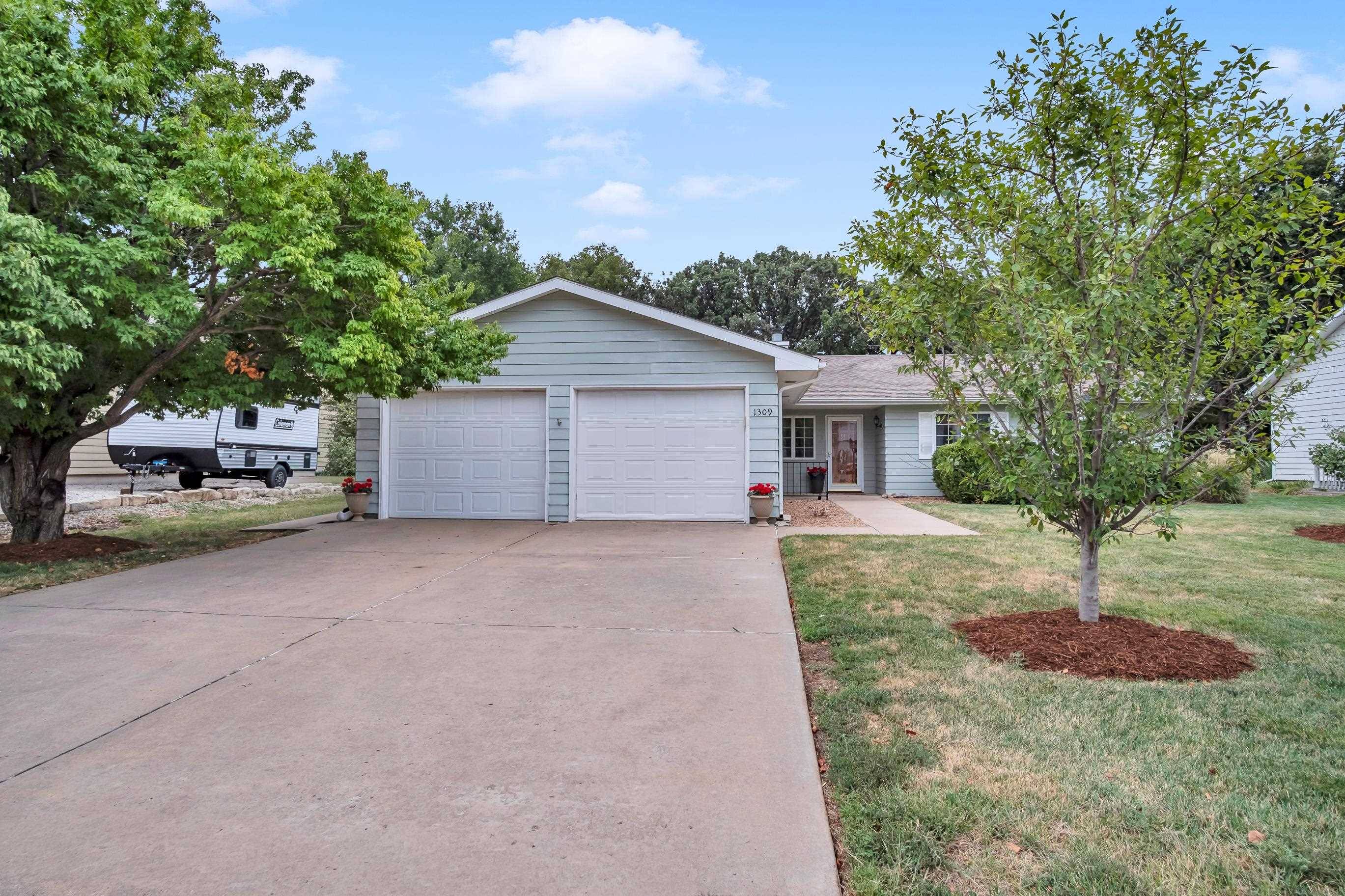 1309 Trinity Dr, Newton, KS 67114