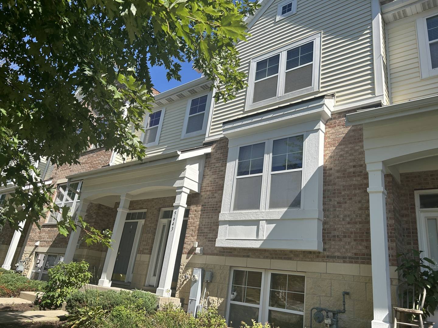 5643 Cambridge WAY, Hanover Park, IL 60133