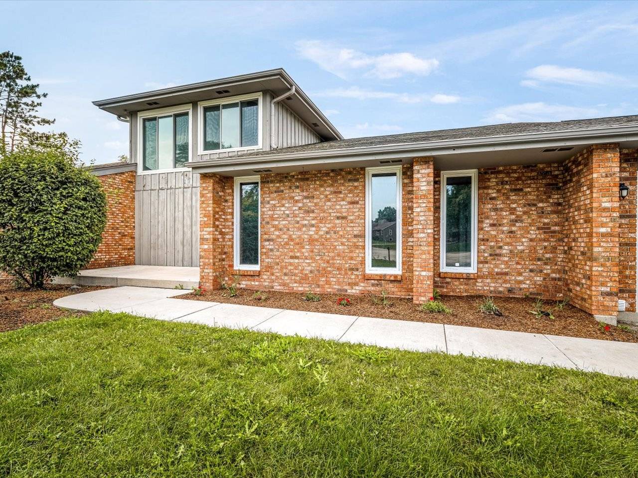6022 Fireside DR, Rockford, IL 61114