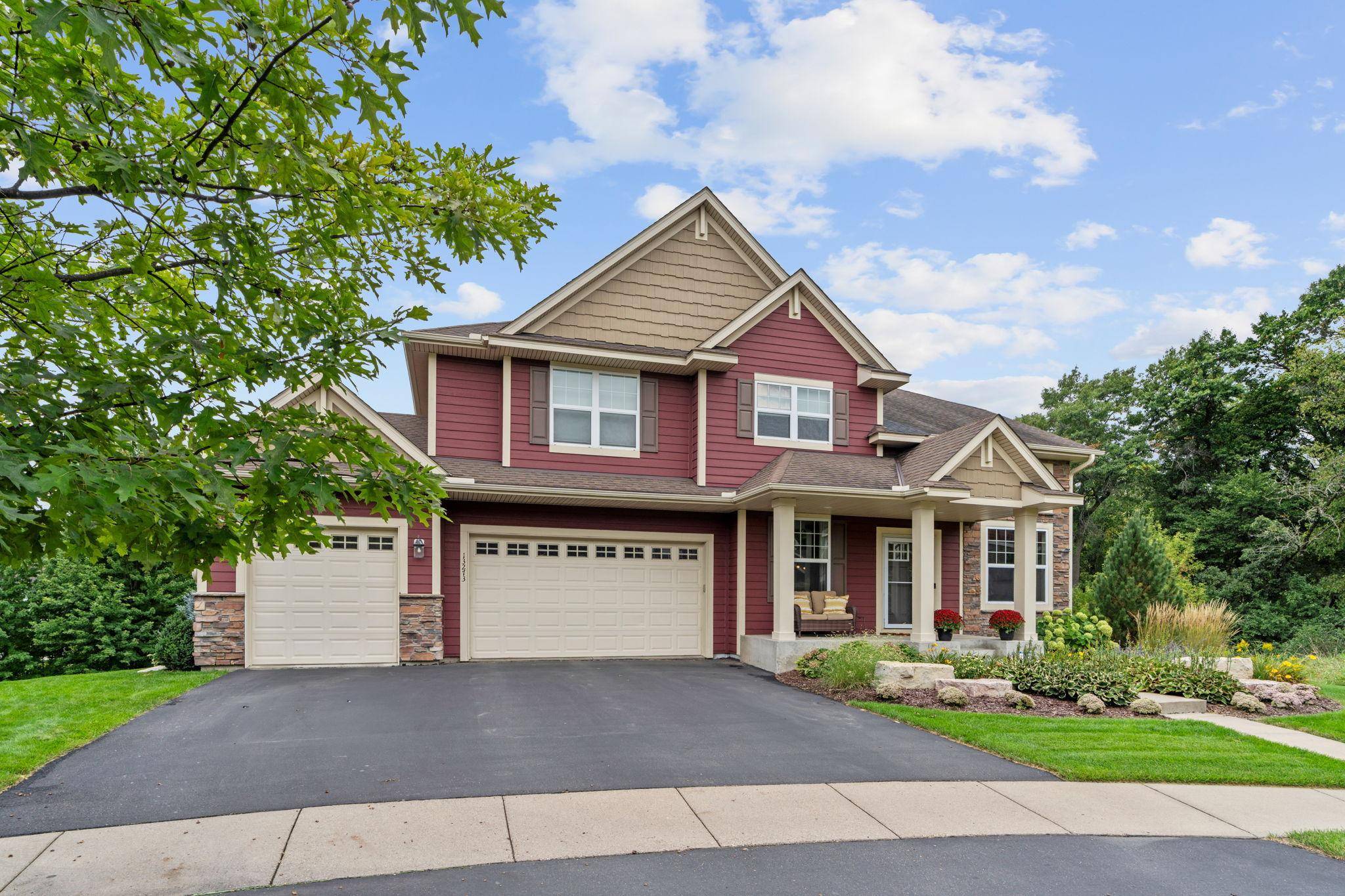 13273 Carlingford LN, Rosemount, MN 55068