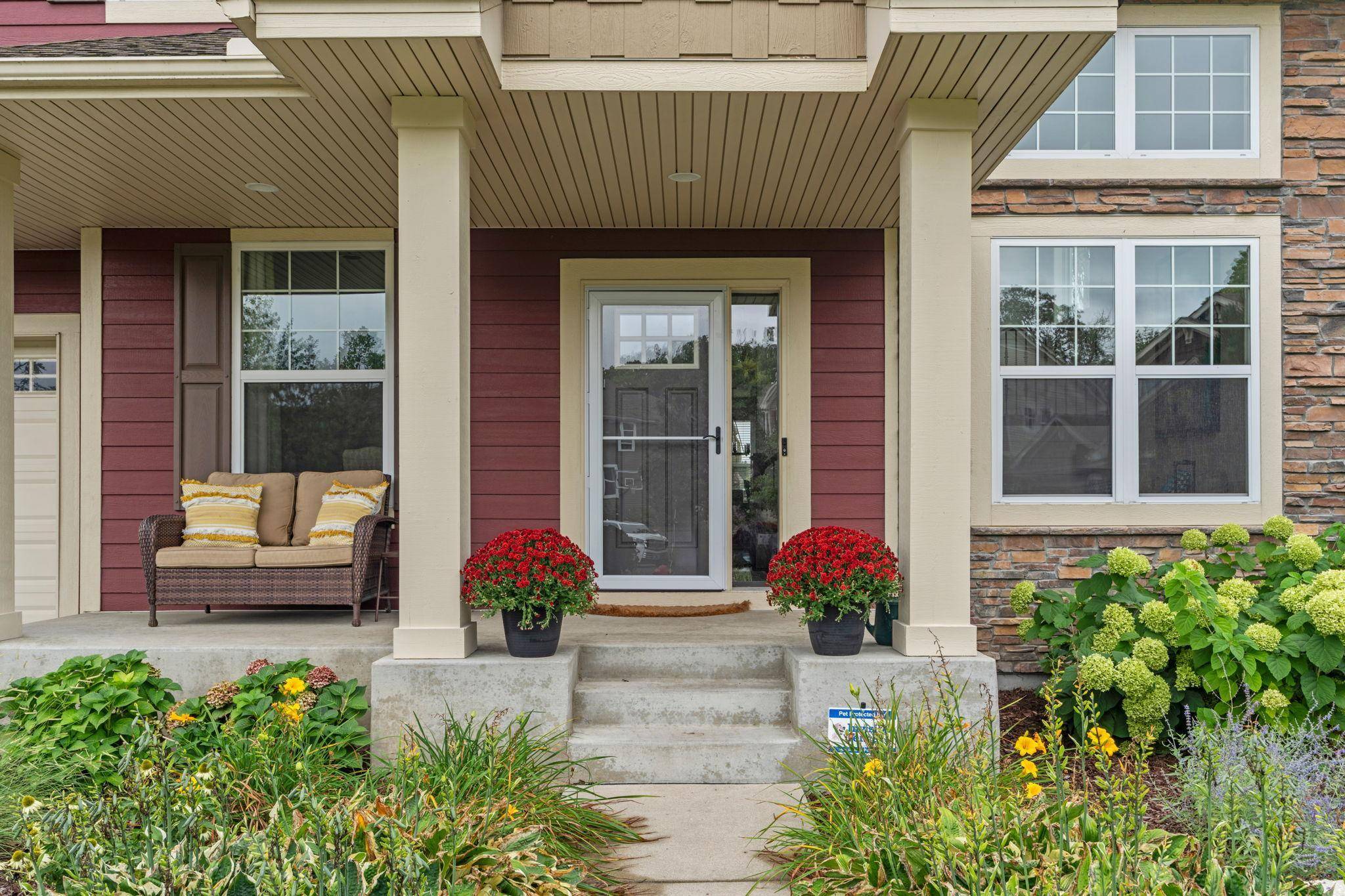 13273 Carlingford LN, Rosemount, MN 55068