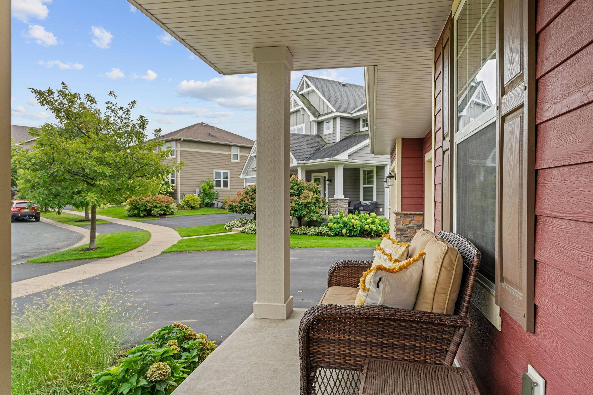 13273 Carlingford LN, Rosemount, MN 55068