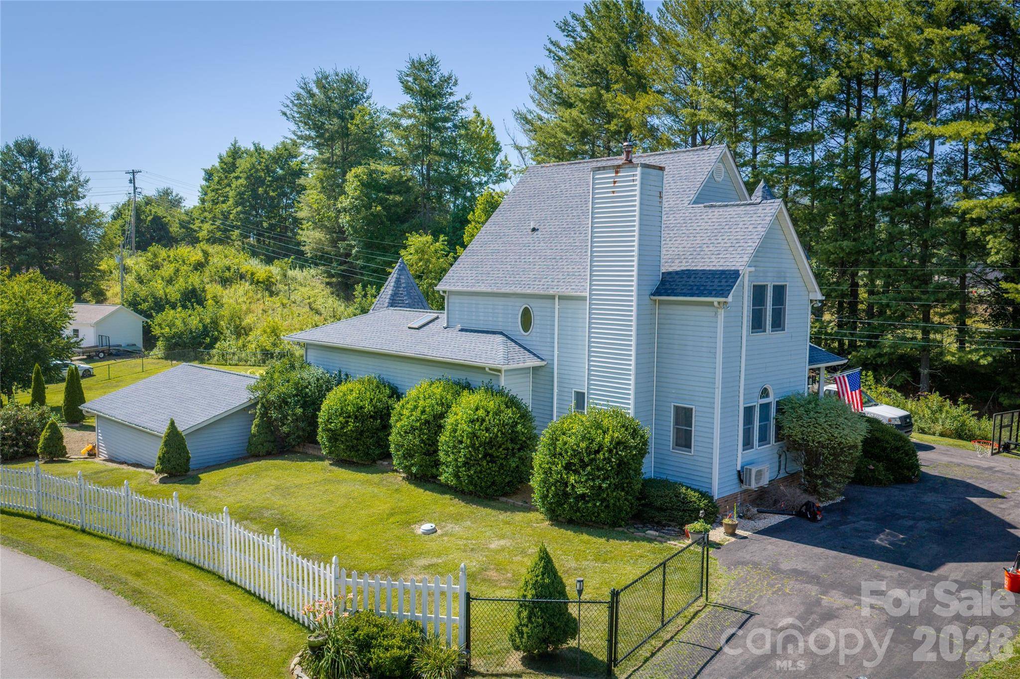 22 Dogwood CIR, Burnsville, NC 28714