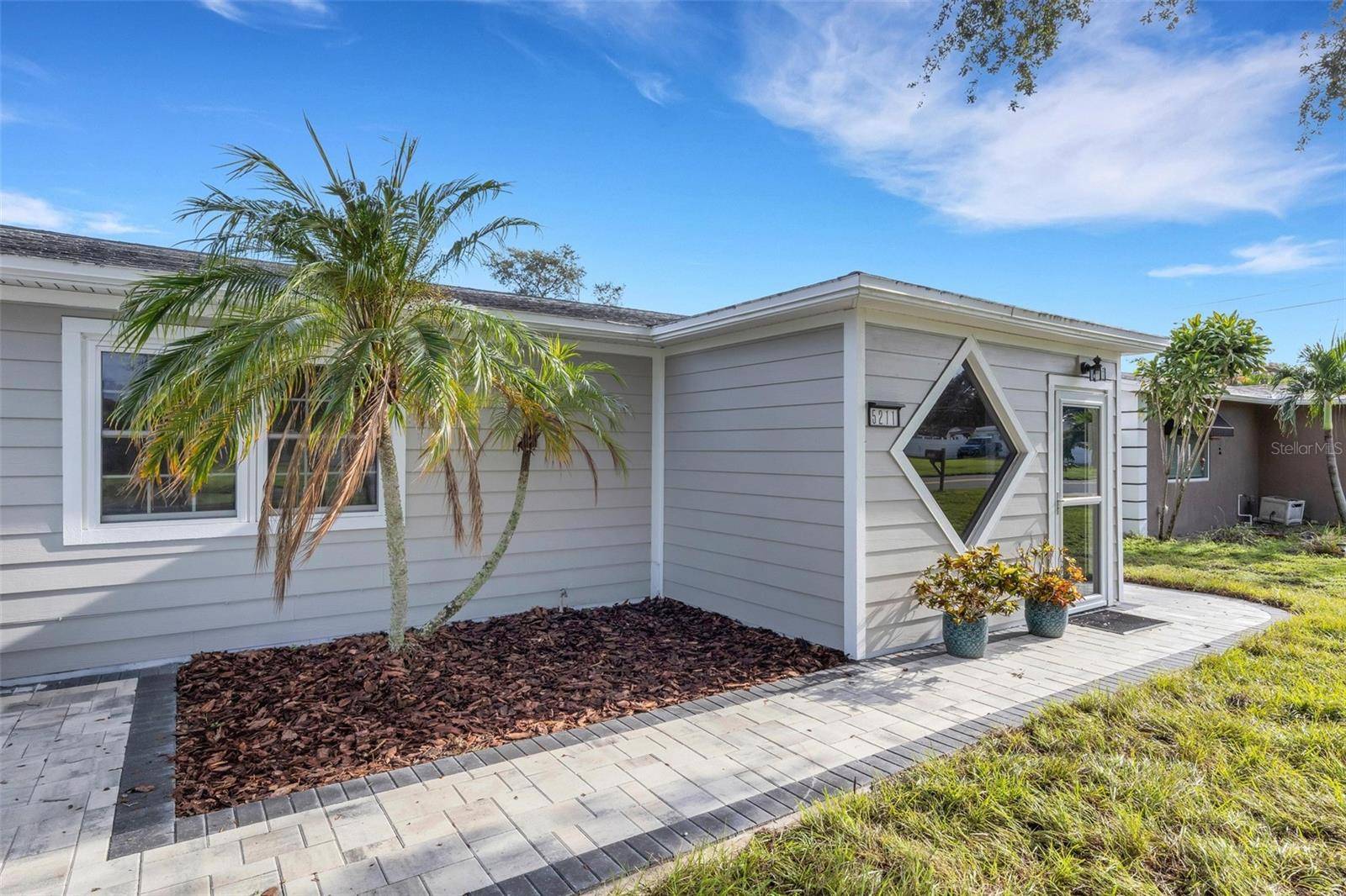 5211 48TH TER N, St Petersburg, FL 33709