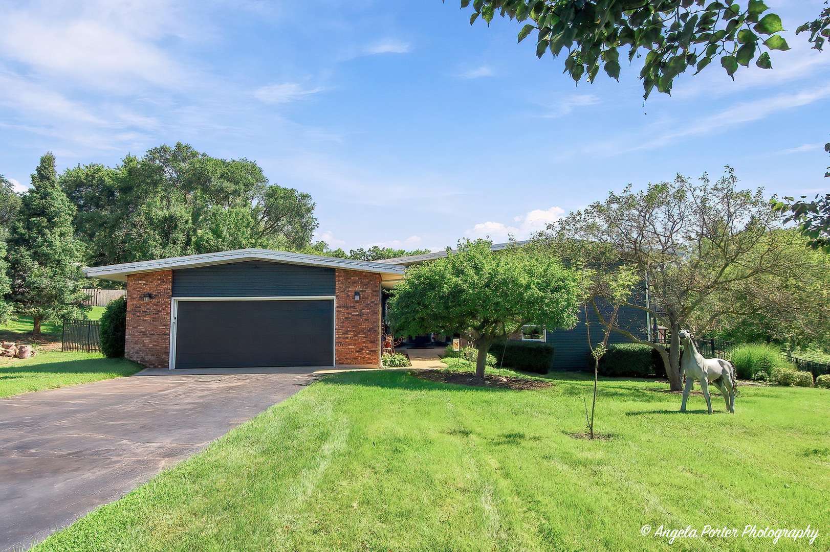 1402 Appaloosa TRL, Mchenry, IL 60051