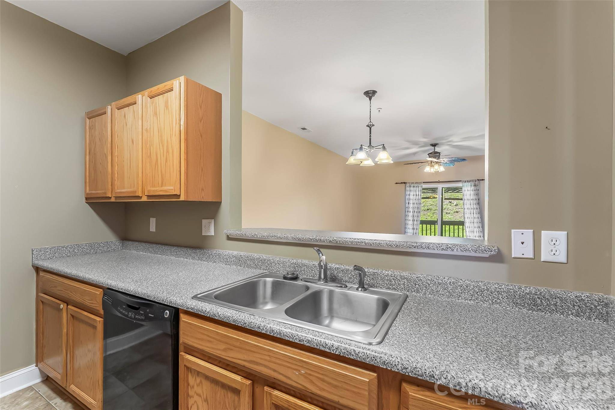 123 Foxden DR #103, Fletcher, NC 28732