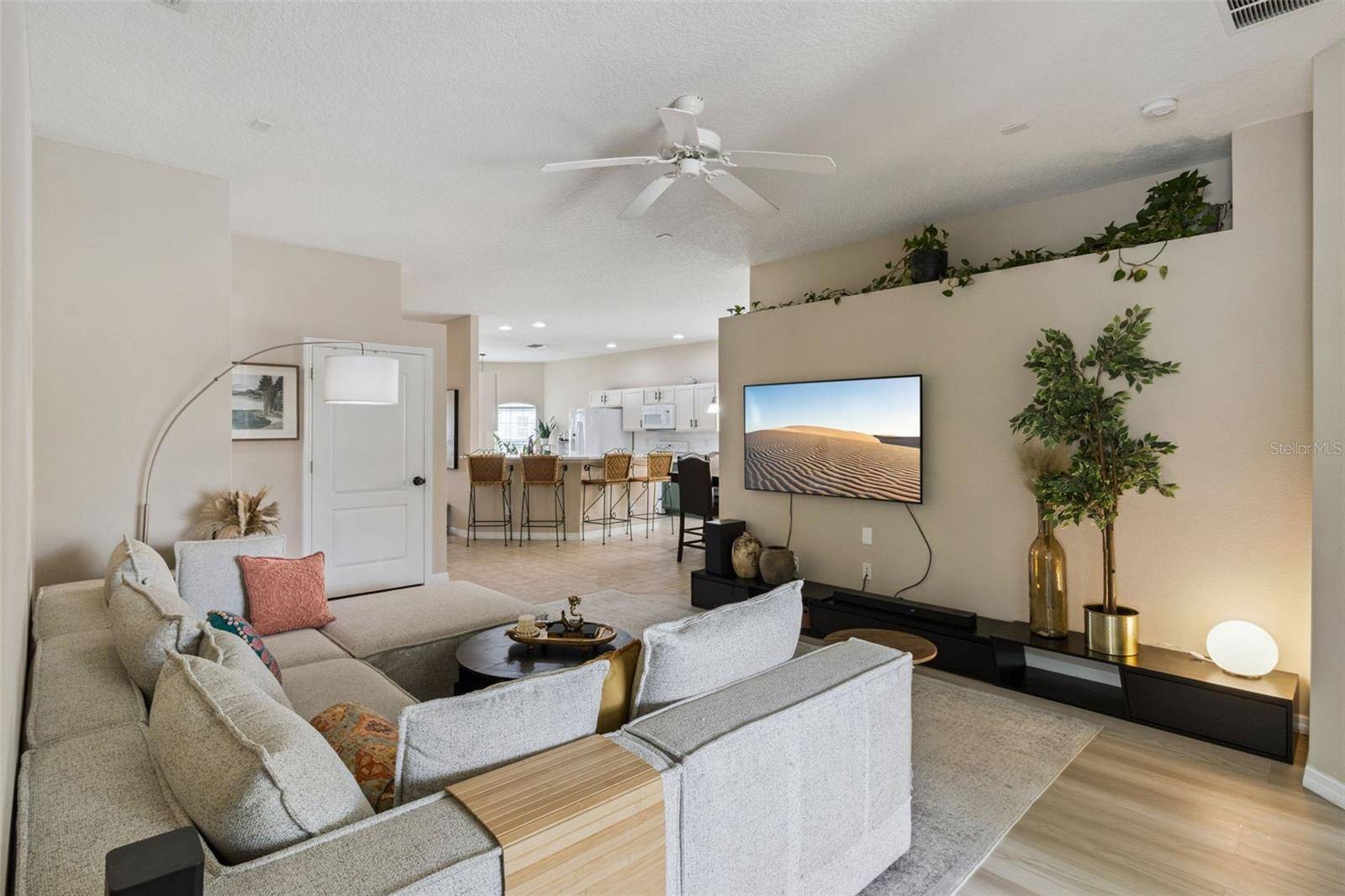 836 SUSSEX DR, Davenport, FL 33896