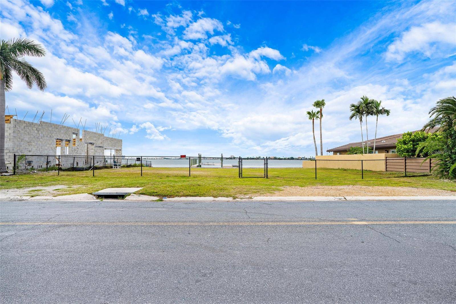 424 55TH AVE, St Pete Beach, FL 33706