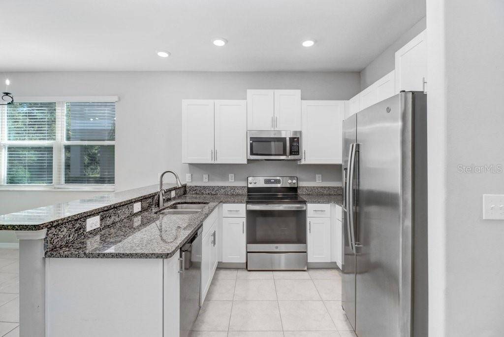 9536 PEMBROOKE PINES DR, Sun City Center, FL 33573