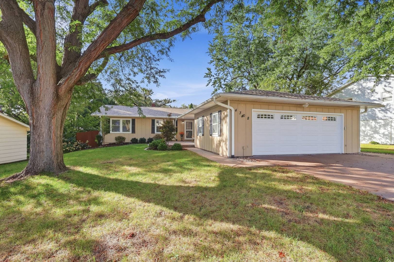 4308 Wittman DR, Davenport, IA 52806