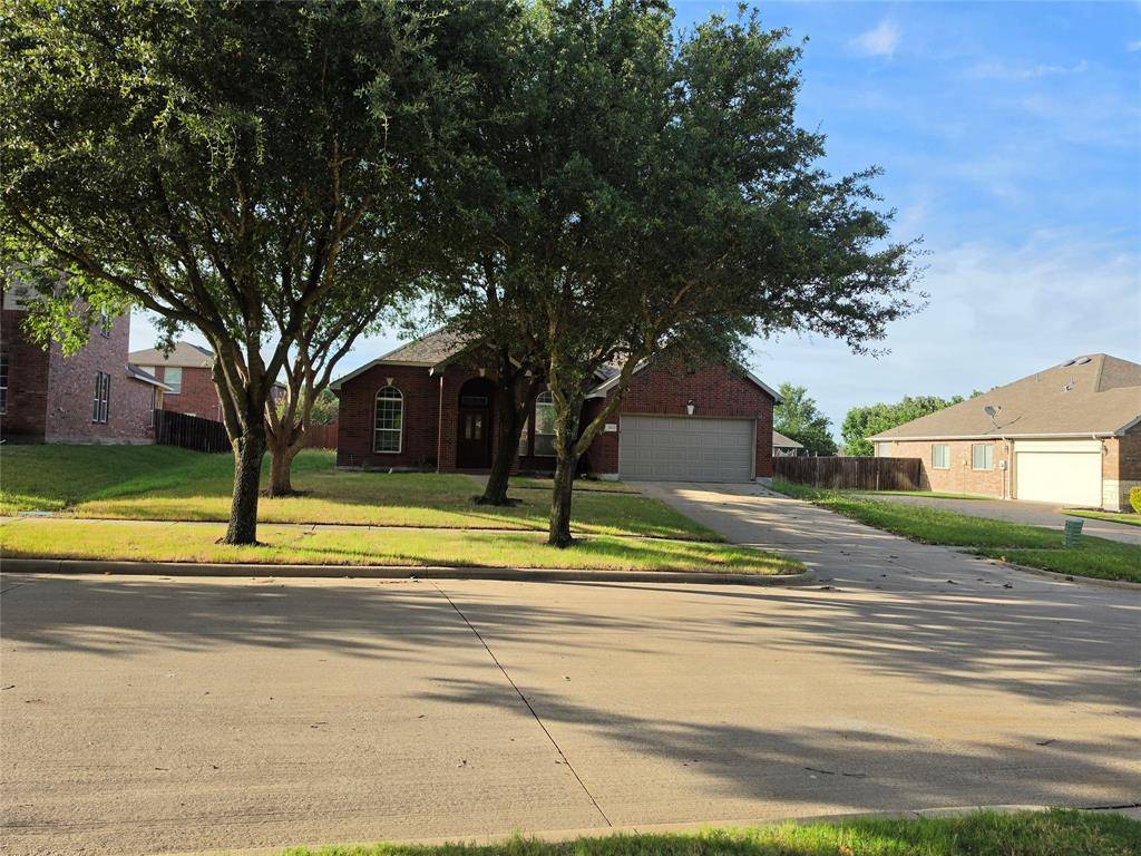 1743 Summerwood Lane, Cedar Hill, TX 75104