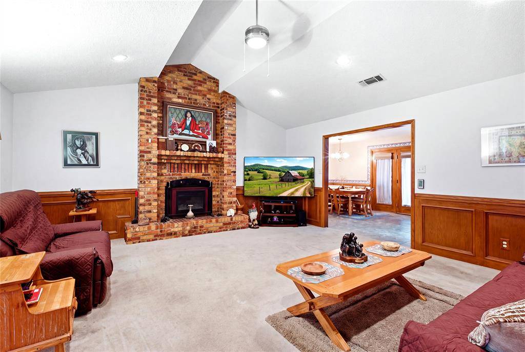 6411 W Line Road, Collinsville, TX 76240