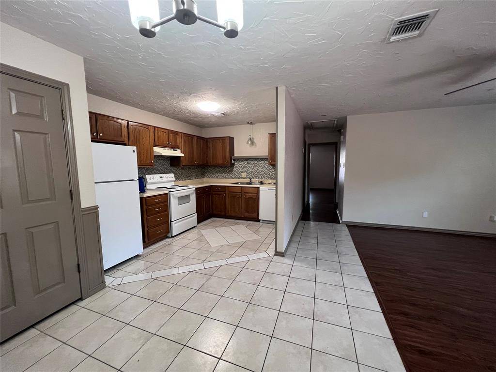 11913 Metmora Court, Fort Worth, TX 76008