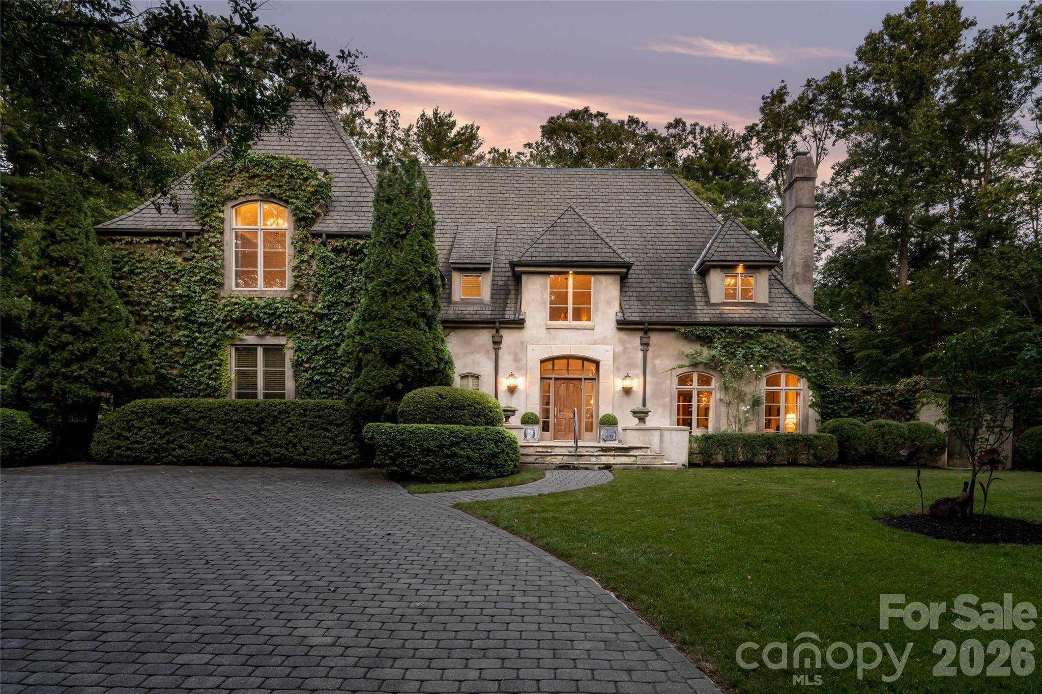6 Frith DR, Asheville, NC 28803