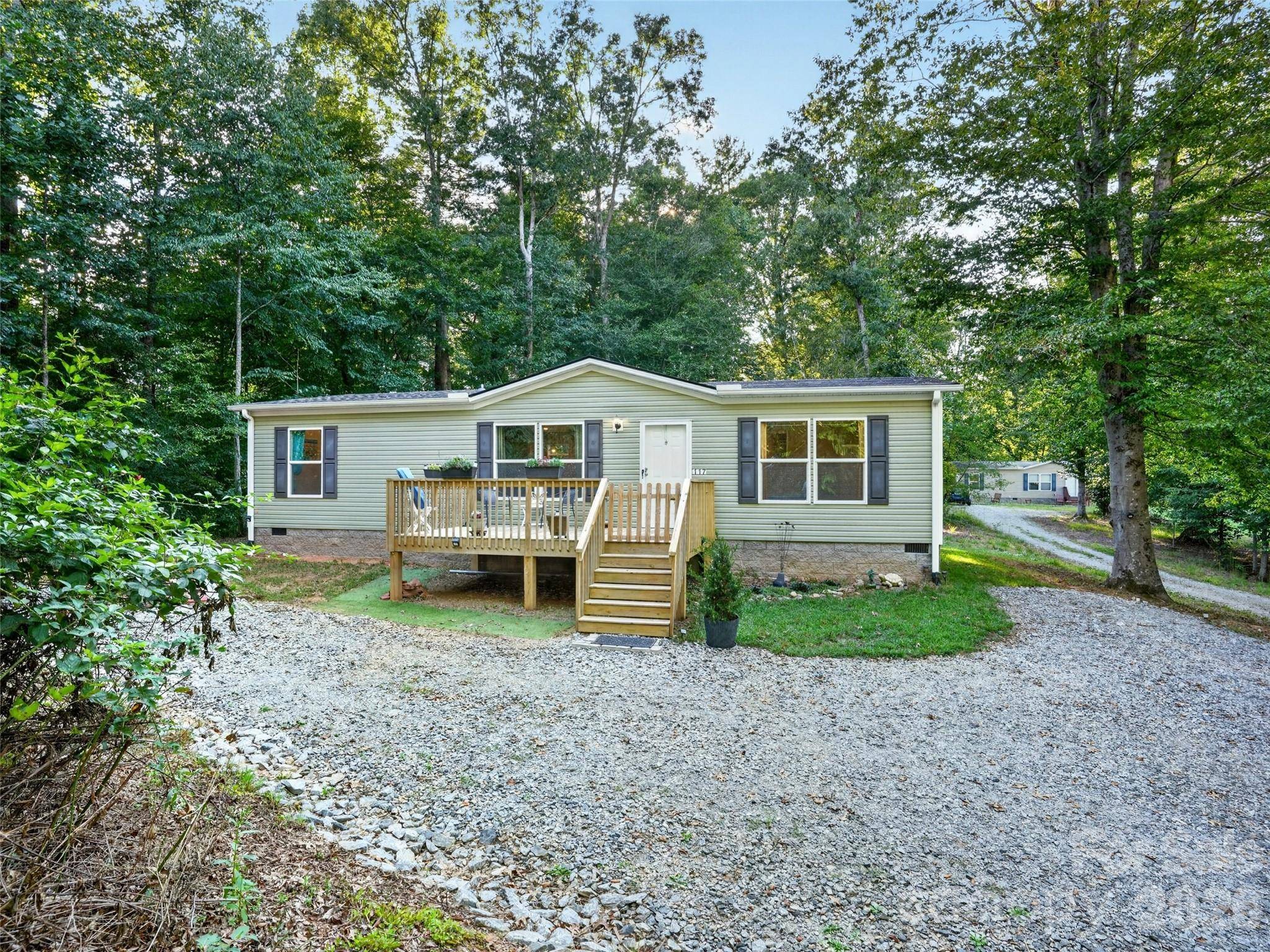 117 Eade RD, Hendersonville, NC 28792