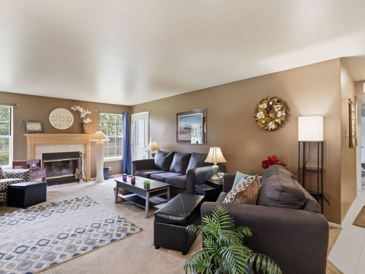 4420 Edinburg LN, Hanover Park, IL 60133